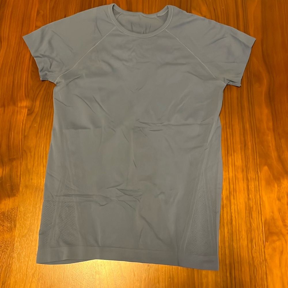 Super cute kids Athleta, dark blue work out T-shirt